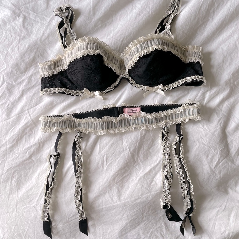 SOLD Agent Provocateur Black lace/ivory chiffon bra & suspender Size small NWOT - Picture 1 of 9